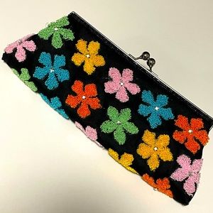 32 Bright Floral Clutch